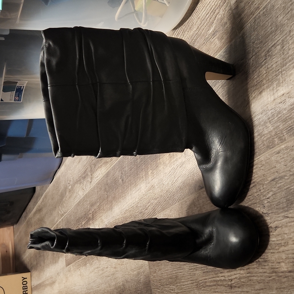 Seychelle's Black leather slouch boot